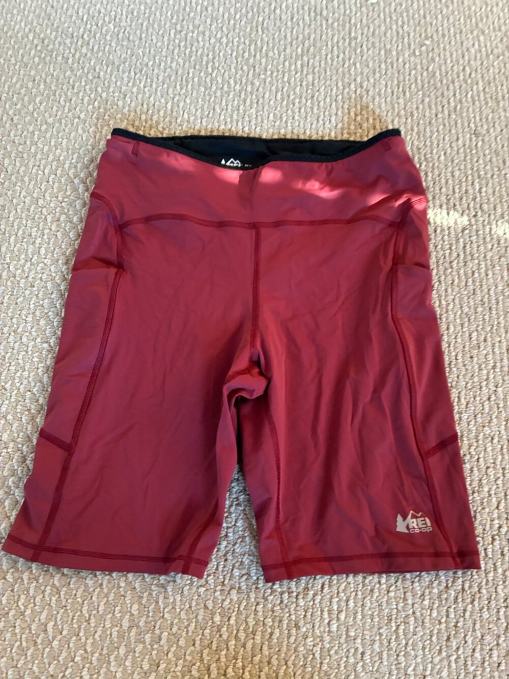 2 XL REI Co-Op Activewear Black Red Knee High Shorts w/Exterior Pockets -EUC - Picture 7 of 7